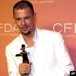 British fashion designer Alexander McQueen (file photo)