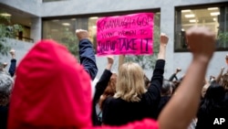 Berbagai penolakan terhadap Kavanaugh.