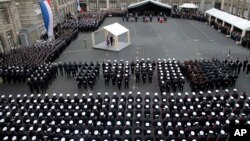 Francuski predsednik u obraćanju tokom komemoracije trojici policajaca ubijenih u prošlonedeljnom terorističkom napadu, 13. januar 2015.