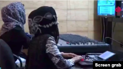 Baano-TV saluran TV yang dikelola perempuan Afghanistan dalam tangkapan video.