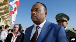 Le Président Mahamadou Issoufou du Niger arrive à un sommet sur les migrations à La Valette, à Malte, le 12 nov 2015.