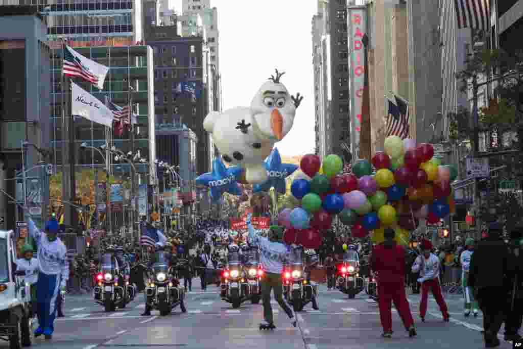 The Olaf balloon floats down Sixth Avenue during the Thanksgiving Day parade in New York, Nov. 23, 2017.