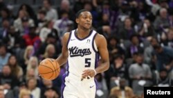 De'Aaron Fox (5) des Sacramento Kings lors d'un match contre les Dallas Mavericks, USA, le 30 décembre 2024.