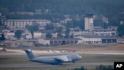 지난 9일 독일 람슈타인의 미 공군기지에서 군용기가 이륙하고 있다.
