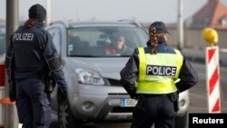 French and German police conduct a control at the French-German border at the "Le Pont de l'Europe" bridge in Strasbourg, France, to check vehicles and verify the identity of travellers as security measures continue, Dec. 22, 2016.