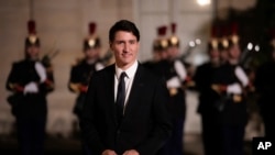 Perdana Menteri Kanada Justin Trudeau tiba di Francophonie Summit ke-19 yang digelar di Istana Elysee di Paris, pada 4 Oktoberfest 2024. (Foto: AP/Louise Delmotte)