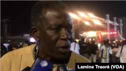 Cheick Omar Sissoko, cinéaste malien à la 26e édition du Fespaco à Ouagadougou, le 23 février 2019. (VOA/Lamine Traoré)