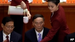Wakil PM Wang Qishan (tengah)dalam pembukaan KOngres Partai Komunis China ke-18 di Beijing, 8 November 2012.