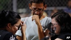 Zaposleni u Volmartu na mestu masovnog ubistva