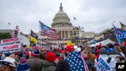 지난 2021년 1월 6일 도널드 트럼프 당시 미국 대통령 지지자들이 워싱턴 D.C. 시내 미 의사당에 난입하고 있다. (자료사진) 