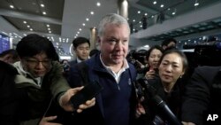 U.S. Special Representative for North Korea Stephen Biegun, center, is questioned by reporters upon his arrival at Incheon International Airport in Incheon, South Korea, Feb. 3, 2019. 