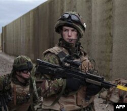 Britaniya Afg'onistonga doir xarajat va qo'shinlarni qisqartirmoqchi