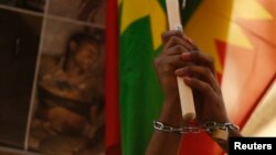 የኦሮሞ ብሔረሰብ አባላት ለተቃውሞ ሰልፍ በወጡበት ወቅት የተነሳ ፎቶ [ፋይል - ሮይተርስ]