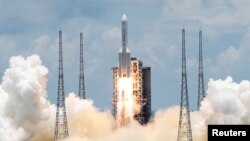 The Long March 5 Y-4 rocket, carrying an unmanned Mars probe of the Tianwen-1 mission, takes off from Wenchang Space Launch Center in Wenchang, Hainan Province, China July 23, 2020. 
