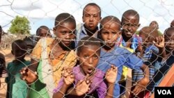 FILE - Somali youngsters are seen in Dadaab refugee camp, Dadaab, Kenya, April 24, 2015. (M. Yusuf/VOA)