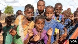 Somali youngsters are oblivious to the controversies surrounding their stay in Dadaab refugee camp, Dadaab, Kenya, April 24, 2015. (Mohammed Yusuf/VOA)