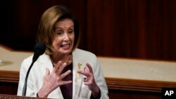Nensi Pelosi govori u Predstavničkom domu 17. novembra 2022.