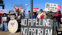 Des manifestants contre le projet d'oléoduc Keystone XL à Omaha dans le Nebraska (AP)