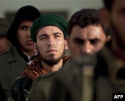 Xalqaro hamjamiyat Liviya muxolifatiga qurol uzatish haqida o’ylanmoqda