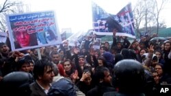 در کنار یادبود از سالروز قتل فرخنده، امروز مناری که در محل آتش‌زدن فرخنده به نام وی ساخته شده است، نیز رونمایی شد.