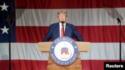 დონალდ ტრამპი ჯორჯიის შტატში გამოსვლისას. 10 ივნისი, 2023 წ.