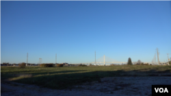 Securing development funding for this large parcel of riverfront property has proven difficult for city officials representing the Marina District, Toledo, Ohio, Nov. 6, 2016. (C. Yu/VOA News)