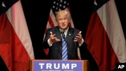 美国共和党总统候选人2016年6月16日在达拉斯的一次集会上讲话。