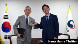 해리 해리스 주한미국대사가 18일 정부서울청사에서 이인영 한국 통일부장관과 만났다. 사진=해리스 대사 트위터.