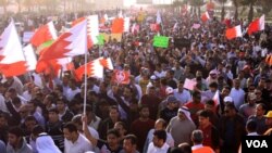 Demonstran anti-pemerintah di Bahrain terus melakukan protes meskipun menghadapi penindakan keras.