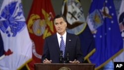 Respublikachilardan prezidentlikka nomzod Mitt Romni Leksington shahrida Virjiniya harbiy institutida talabalar oldida so’zlamoqda, 8-oktabr, 2012-yil.