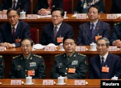 中国国防部长常万全（前排中间）在人大会议上（2013年3月16日