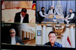 Maulvi Abdul S. Hanafi, Deputy Head PO, IEA dan delegasi pendampingnya bertemu dengan Mr. Abdul Qadir Jilani, Wakil Menteri Luar Negeri RI dan delegasi pendampingnya membahas proses perdamaian yang sedang berlangsung dan status quo Afghanistan. (Foto: Cou
