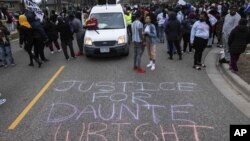 Protesti u Bruklin Centru zbog smrti Dontea Rajta( Foto: AP/Christian Monterrosa)