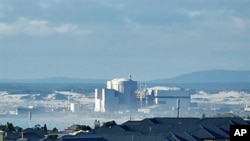 Koeberg Nuclear Power Station, about 30 kilometers north of Cape Town, is owned and operated by South Africa's power utility Eksom, January 18, 2007 (file photo)