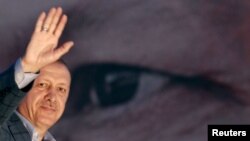 10-avgust kuni bo'lib o'tgan umumxalq saylovida Toyib Erdog'an Turkiya prezidenti etib saylandi.