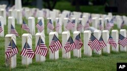 Makarbarta da ake janai'izar dakarun Amurka (AP Photo/Paul Sancya)