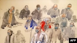 Sketsa pengadilan menunjukkan Ali Riza Polat (tengah), yang ditenggarai sebagai kaki tangan dari Amedy Coulibaly, pelaku penyerangan di kantor Charlie Hebdo di Paris pada 2015, berbicara dalam sebuah sesi persidangan pada 14 Desember 2020. (Foto: AFP)