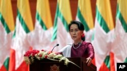 Državna savetnica Mjanmara Aung San Su Ći govori u prestonici Najpito, 19. septembar 2017. 