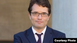 알렉스 와이팅 하버드 법과대학원 교수는.