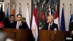 سرتاج عزیز مشاور صدراعظم پاکستان و صلاح الدین ربانی وزیر خارجۀ افغانستان