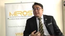 Khairil Anwar, director-general for the Malaysian Institute of Road Safety Research says the country’s biggest food delivery companies have not been providing adequate safety training to their delivery riders. (VOA/Dave Grunebaum)