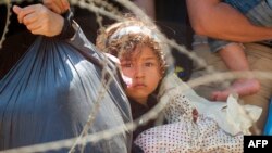 پناهجویان با عبور از موانع سخت به کشورهای اروپای غربی می روند