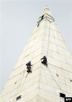 Zilzilada darz ketgan Vashington yodgorligi ta’mirdan o’tmoqda