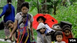 Seorang ibu dan anak-anaknya, warga suku Karen, Burma (foto: dok).