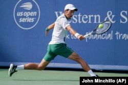 Novak Đoković u duelu sa Rodžerom Federerom u finalu turnira u Sinsinatiju