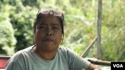 រូបឯកសារ៖ អ្នក​ស្រី អ៊ុក​ ឆាយ៉ាវី​ ប្រធាន​សមាគម​គ្រូបង្រៀន​កម្ពុជា​ឯករាជ្យ​ ផ្តល់​បទ​សម្ភាស​ជាមួយ​វីអូអេ​នៅ​ផ្ទះ​អ្នក​ស្រី​ក្នុង​ស្រុក​កៀនស្វាយ​ ខេត្ត​កណ្តាល​ ថ្ងៃទី​១៨ ខែ​ធ្នូ ឆ្នាំ​២០២០។ (ហ៊ុល រស្មី​/វីអូអេ)