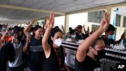 29일 미얀마 양곤에서 군부 쿠데타 반대 시위 도중 군경의 강경 진압으로 사망한 여성의 장례식이 열렸다.