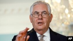 Menlu AS Rex Tillerson berbicara tentang Qatar di Departemen Luar Negeri di Washington, Jumat 9 Juni 2017.