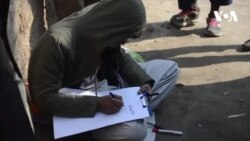 هنرمند معتاد در کنار خیابان های کابل