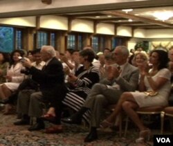 Hadirin menikmati jamuan paduan suara Gema Sangkakala.